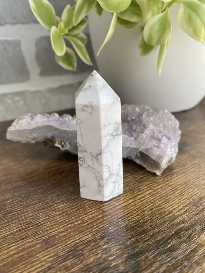 Howlite Point